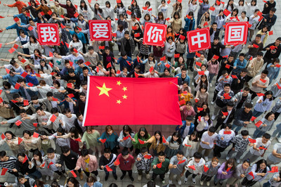 我與國旗合個影祝福祖國媽媽&ldquo;生日快樂&rdquo;