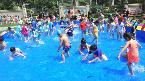 開封市社會救助協會組織愛心企業到教育悅都幼兒園獻愛心