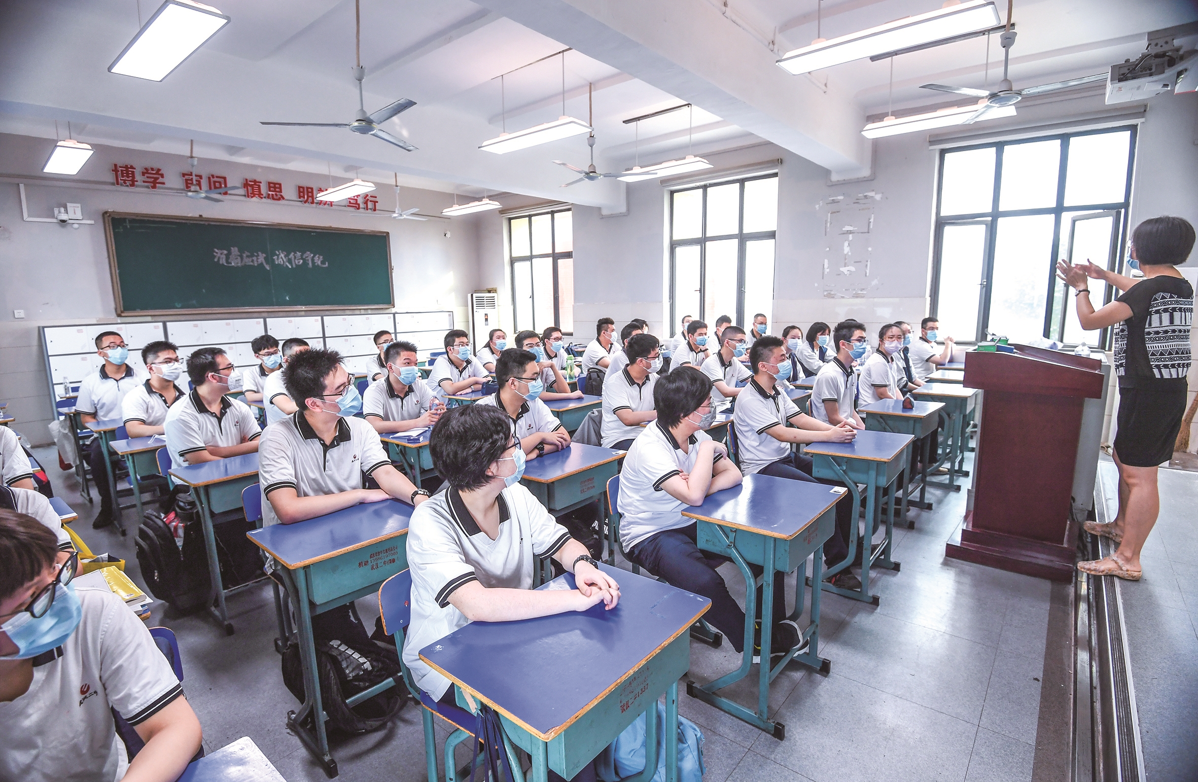 武漢高一高二學子重返校園 教育步入常態化新階段